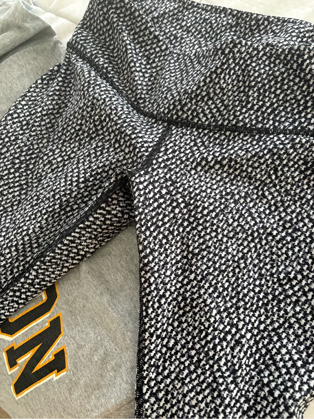 Lululemon Black & White yoga pants leggings
